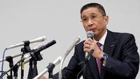 CEO Nissan Hiroto Saikawa dalam jumpa pers di Tokyo, Senin larut malam (19/11/2018) mengatakan akan meminta dewan direksi Nissan untuk segera melengserkan Ghosn dari posisinya sebagai chairman dan dan representative director pada rapat dewan direksi Kamis ini. Reuters/Issei Kato.