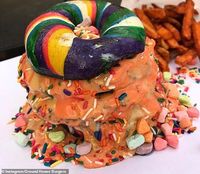 Meriah! Ada Burger Pelangi Isi Keju, Patty Daging hingga Marshmallow