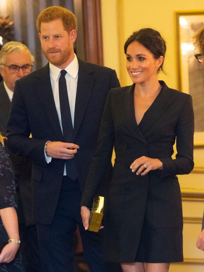 Meghan Markle dan Pangeran Harry selalu terlihat siap di setiap acara yang dihadirnya. Hal tersebut tak terlepas dari peranan para asisten mereka. Pasangan yang menikah pada 19 Mei itu punya enam asisten yang memiliki peranannya masing-masing. (Foto: Dok. Getty Images)