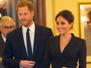 Makna Kartu Natal Pangeran Harry dan Meghan Markle Versi Pakar Bahasa Tubuh