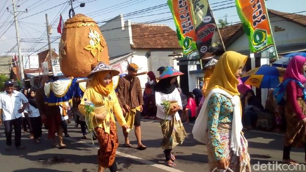 Tradisi Ampyang Maulid di Kudus. 
