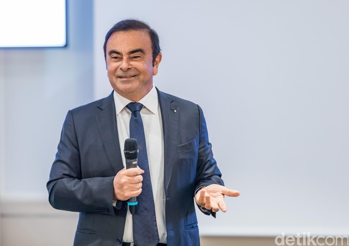 Carlos Ghosn saat mengumumkan kinerja keuangan Renault 2017