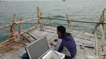 Foto: Ini Asyiknya Mancing di Tengah Teluk Naga Tangerang