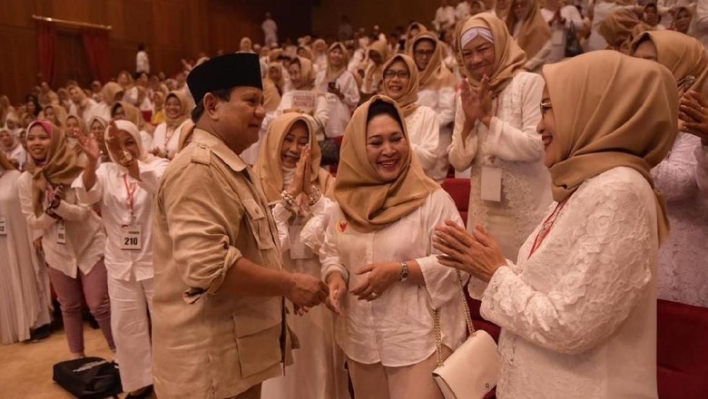 Titiek Soeharto Ikut Deklarasi Emak-emak Pencinta Prabowo Subianto Titiek Soeharto Ikut Deklarasi Emak-emak Pencinta Prabowo Subianto