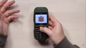 Tampilan antarmuka yang sangat biasa. Foto: YouTube/Unbox Therapy