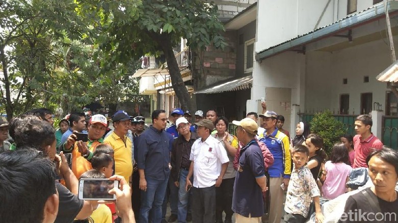 Tinjau Rumah Ambles di Pademangan, Anies Janji Tak Gusur Tinjau Rumah Ambles di Pademangan, Anies Janji Tak Gusur