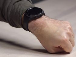 Edan! Ponsel Ini Punya Pencukur Jenggot