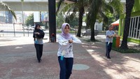 Manfaat bagi saya mengikuti perguruan ini adalah yang pasti saya lebih rajin olahraga, dan buat tubuh saya lebih lentur, ungkap Yuliana anggota dari perguruan ini. (Foto: detikHealth) 