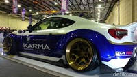 Dalam paket bodykit mobil bergaya racing ini terdiri dari beberapa part, mulai dari bemper depan, splitter, 2 fender depan, 4 over fender, side skirt, bemper belakang, difusser, dan duck tail.