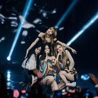 Idol grup yang berasal dari Korea Selatan Blackpink jadi tamu spesial di acara Shopee Road to 12.12 Birthday Sale yang diselenggarakan di Sentul International Convention Center, Bogor, Jawa Barat, Senin (19/11/2018) malam. Foto: Dok. Shopee