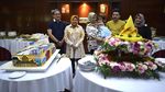 Risma Dapat Kejutan Kue Ultah dari Pegawai Pemkot Surabaya