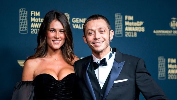 Valentino Rossi dan Francesca Sofia Novello di acara FIM MotoGP Awards 2018. (Foto: Instagram @valeyellow46) Valentino Rossi dan Francesca Sofia Novello di acara FIM MotoGP Awards 2018. (Foto: Instagram @valeyellow46)