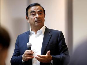 Cerita Eks Bos Nissan Carlos Ghosn, Ngumpet Dalam Peti saat Kabur dari Jepang