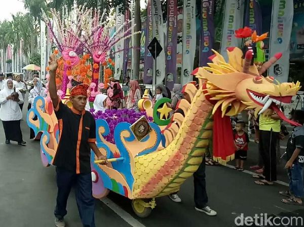 Meriahnya Festival Endhog-Endhogan di Banyuwangi