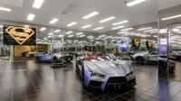 Dalam rumah ini juga tersedia garasi yang bisa memuat 17 mobil. Istimewa/Luxatic.