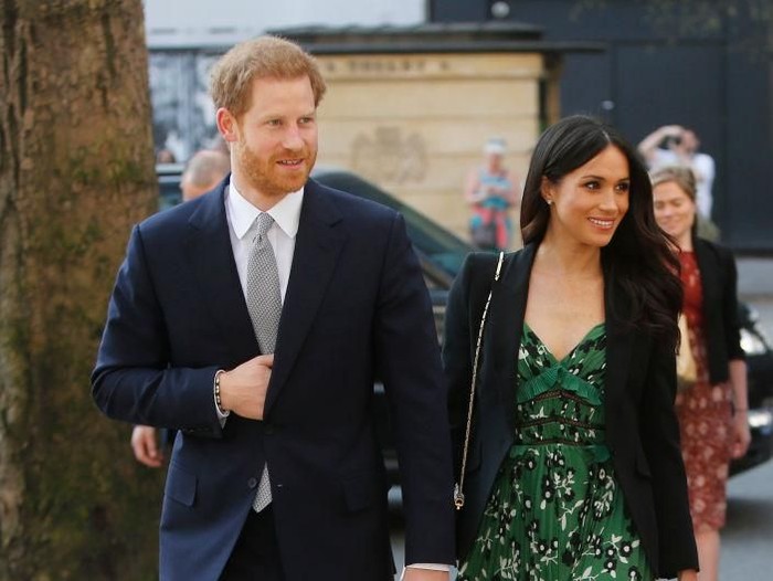 FRASER ISLAND, AUSTRALIA - OCTOBER 22:  Prince Harry, Duke of Sussex and Meghan, Duchess of Sussex walk along the picturesque Kingfisher Bay Jetty on October 22, 2018 in Fraser Island, Australia. The Duke and Duchess of Sussex are on their official 16-day Autumn tour visiting cities in Australia, Fiji, Tonga and New Zealand  (Photo by Chris Jackson/Getty Images)