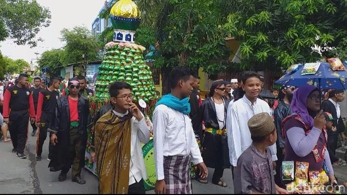 gerebek maulid bertema keberagaman di surabaya