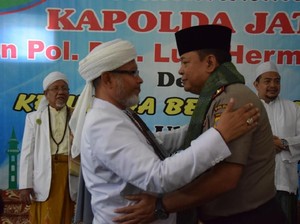 Maulid Nabi, Kapolda Jatim Silaturahmi dengan AUMA di Pamekasan