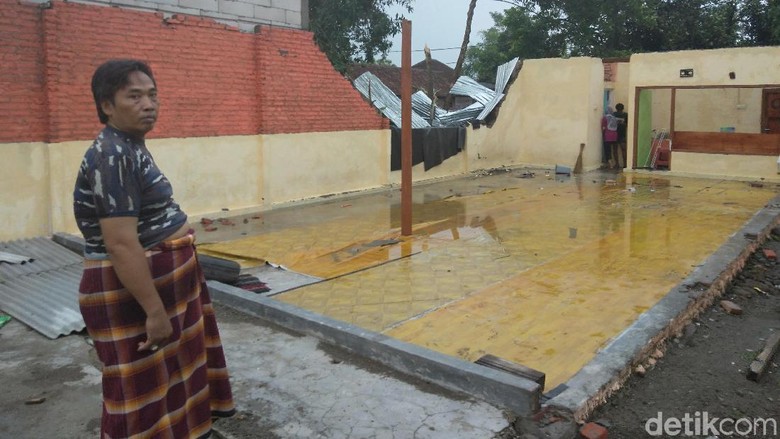 Rumah Rusak Akibat Puting Beliung di Sidoarjo Capai 447 Bangunan Rumah Rusak Akibat Puting Beliung di Sidoarjo Capai 447 Bangunan