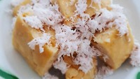 Jajanan khas Jawa ini murah dan mengenyangkan. Karenanya sering dinikmati sebagai sarapan. Singkong kukus diaduk dengan gula dan dipotong-potong lalu dicocol kelapa parut. Foto : Instagram @love_micha.pc