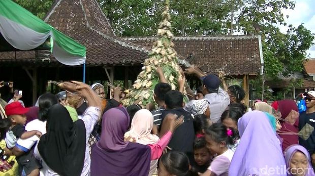 Tradisi Gumbregan di Gunungkidul. 