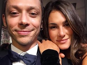 Ketika Rossi dan Kekasih Tiru Gaya Icardi-Wanda Nara