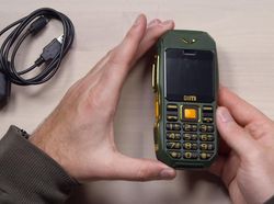 Edan! Ponsel Ini Punya Pencukur Jenggot