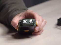 Edan! Ponsel Ini Punya Pencukur Jenggot