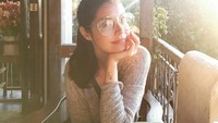 Difoto oleh Christian Bautista, cantik banget ya Katramnani dengan kacamata 80an-nya. Foto: Instagram @katramnani