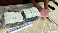 Seperti diketahui, keributan itu sebelumnya dilaporkan terjadi pada Rabu (17/10/2018), pukul 02.30 WIB. Korban berinisial HS (38) tewas dan empat korban lain mengalami luka tusuk, yakni S, LS, Z, dan UK. Menurut Kapolsek Kebon Jeruk Kompol Mardson Marbun, keributan ini terjadi karena ada salah paham. 