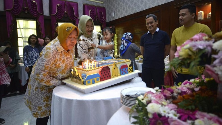 Dapat Kejutan Ulang Tahun ke-57, Risma: Aku Lali Malahan Dapat Kejutan Ulang Tahun ke-57, Risma: Aku Lali Malahan