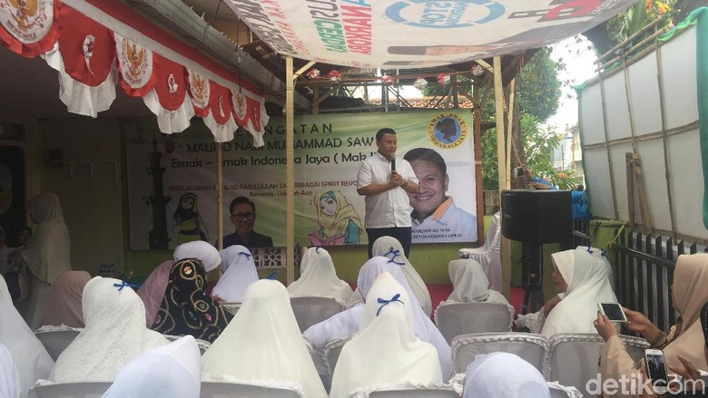 Di Depan Mak Ija, Mardani Soroti Kesehatan hingga Pendidikan Di Depan Mak Ija, Mardani Soroti Kesehatan hingga Pendidikan
