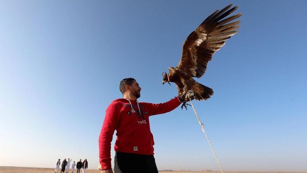 Abdallah Elnozahy, a member of Al Qannas Al Masry releases his falcon during a celebration on World Falconry Day at Borg al-Arab desert in Alexandria, Egypt, November 17, 2018. Picture taken November 17, 2018. REUTERS/Amr Abdallah Dalsh