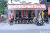 Enaknya! Bisa Makan Bakso Gratis Jika Bawa Pacar dan Istri di Kedai Ini