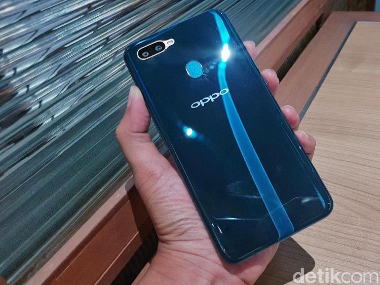 Penampakan Oppo A7 yang Tampil Mewah dan Menawan