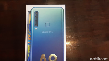 Galaxy A9 merupakan ponsel kelas menengah yang menyasar pengguna milenial. Foto: Virgina Maulita Putri/detikinet