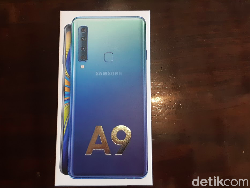Unboxing Galaxy A9, Kamera Belakangnya Terbanyak di Dunia