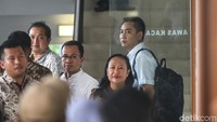 Fayakhun melanggar Pasal 12 huruf a Undang-Undang Nomor 31 Tahun 1999 sebagaimana diubah dengan Undang-Undang Nomor 20 Tahun 2001 tentang Pemberantasan Tindak Pidana Korupsi juncto Pasal 64 ayat 1 KUHP.