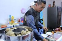 Enaknya! Bisa Makan Bakso Gratis Jika Bawa Pacar dan Istri di Kedai Ini
