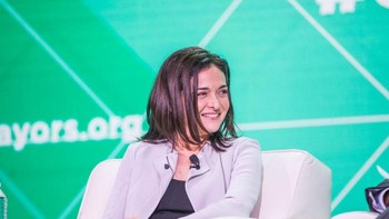 Sheryl Sandberg menjabat sebagai Chief Operating Officer Facebook, wanita dengan jabatan tertinggi di jejaring sosial itu. Dia juga orang kepercayaan alias tangan kanan sang CEO, Mark Zuckerberg. Foto: Getty Images