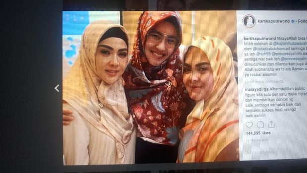 Syahrini dan Kartika Putri.