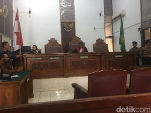 Hakim Mentahkan Praperadilan SP3 Kasus Puisi Ibu Indonesia