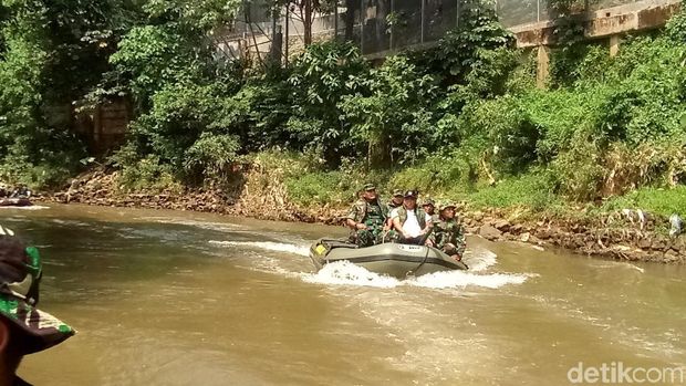 Susuri Sungai Ciliwung 13 Km, Pangdam Jaya: Masih Banyak Sampah