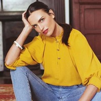 Ibu tiga anak tersebut pun dikenal menerapkan gaya hidup sehat. Namun bukan hanya itu saja rahasia cantiknya. Wanita asal Australia tersebut juga mengaku mengandalkan ritual mandi ajaib yang diklaim berperan dalam membuatnya awet muda. Foto: Instagram @abigailoneill