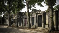 Pere Lachaise ini begitu populer dan disebut-sebut sebagai pemakaman yang paling ramai dikunjungi turis (iStock)  