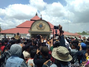 Makna Grebeg Maulud Keraton Jogja 2025 Beserta Jadwal dan Rangkaian Acara