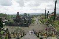 Pura Besakih, Rekomendasi Liburan di Bali Akhir Pekan