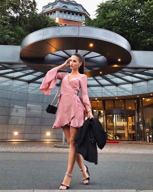 Diberkati dengan tampilan yang memesona membuat Katya dengan mudah menembus industri pemodelan. Ya, sebelum dikenal sebagai seorang DJ, Katya sudah akrab jalan di runway sebagai model. Foto: Instagram