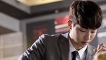 Pose Keren Nam Joo Hyuk Saat Makan Es Krim dan Ngemil Alpukat