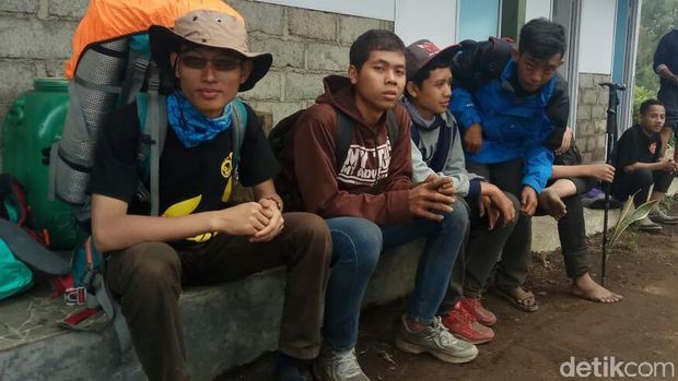 Ijen Ditutup, Sejumlah Wisatawan Mengalihkan Pendakian Di Gunung Rante
